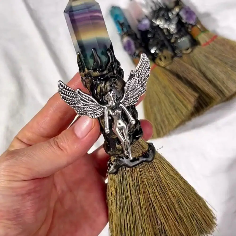 🔮 Escoba Mística de Cristal Natural – Mini Adorno Artesanal