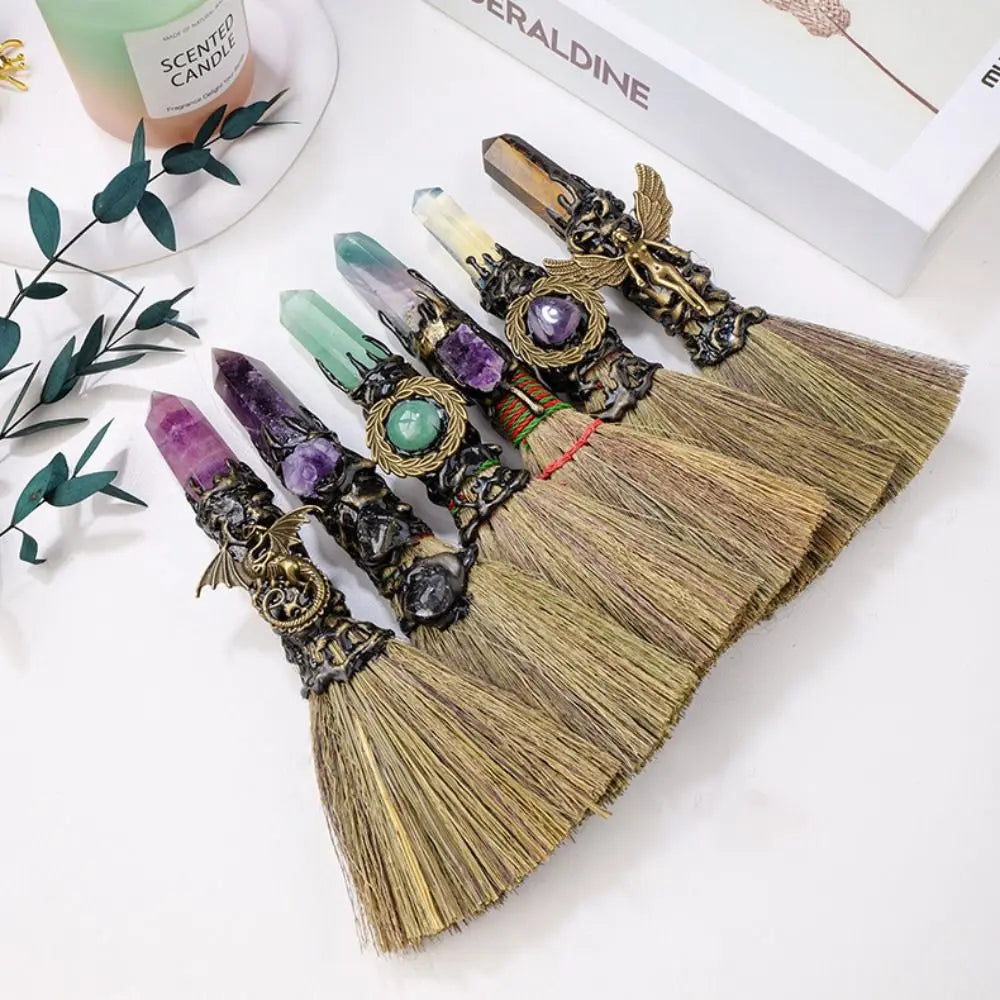 🔮 Escoba Mística de Cristal Natural – Mini Adorno Artesanal